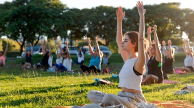Invitan a disfrutar de una tarde de yoga en Laguna Oca