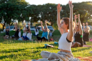 Invitan a disfrutar de una tarde de yoga en Laguna Oca
