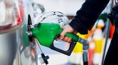 Mientras YPF evalúa si aumenta la nafta, tres petroleras ya la subieron 5% y se prevé otro ajuste en julio