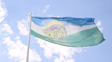 Emotivo acto de primer izamiento de la bandera de la ciudad de Formosa