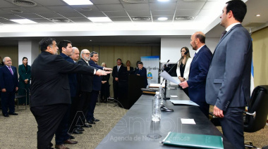 Insfrán tomó juramento a la nueva Constitución Provincial a las autoridades del Poder Ejecutivo